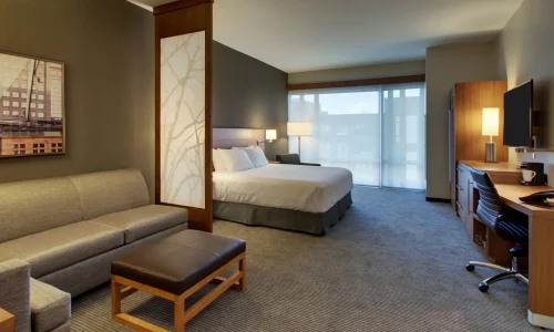 Hyatt-Place-Milwaukee-Downtown-P053-Accessible-King-Guestroom.16x9